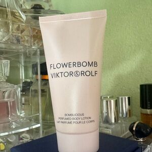 Viktor & Rolf Flowerbomb Bomblicious Body Lotion